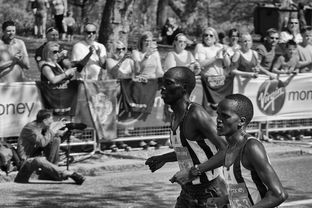 华体会手机在线-喀麦隆男篮在非洲锦标赛中奋勇争夺，实现历史性突破，喀麦隆篮球男孩